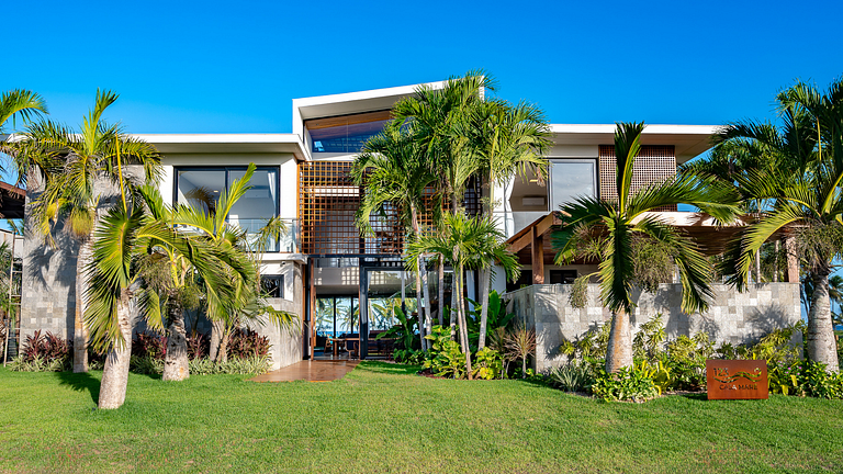 9 Suite Mansion by the Sea in Praia do Forte