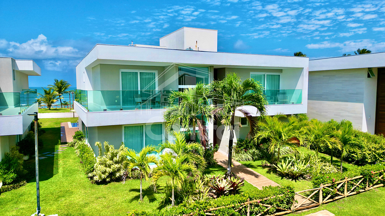 Seaside mansion (right on the sand) in Guarajuba