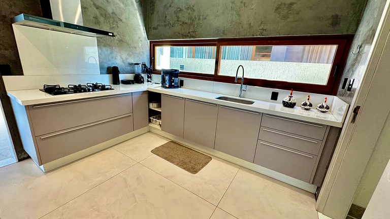 Mansão Pé na Areia em Guarajuba – 8 Suítes Luxo
