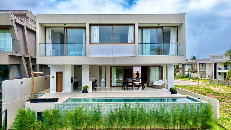 Mansão Pé na Areia em Guarajuba – 8 Suítes Luxo