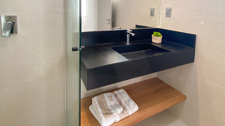 Casa de Luxo em Guarajuba 7 Suítes e Piscina a 50m da Praia