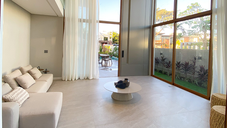 Casa de Luxo em Guarajuba 7 Suítes e Piscina a 50m da Praia