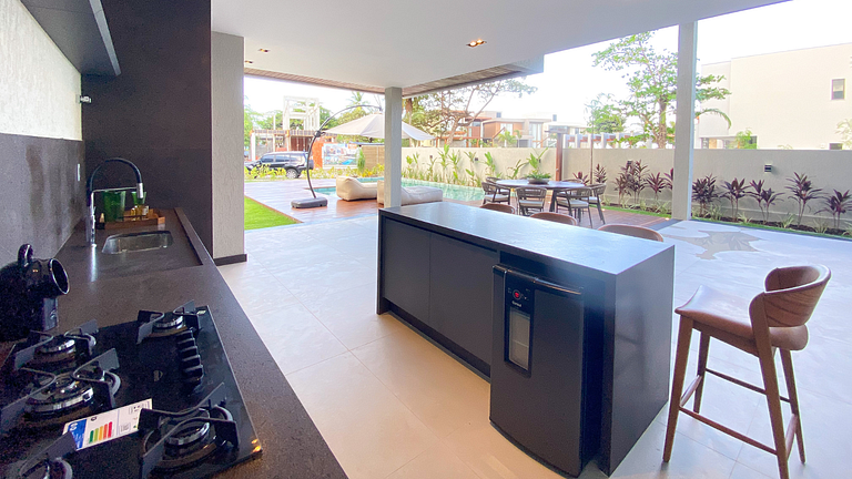 Casa de Luxo em Guarajuba 7 Suítes e Piscina a 50m da Praia