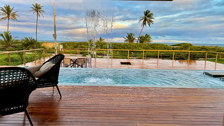 Mansão Pé na Areia com 8 Suítes no Alphaville Guarajuba