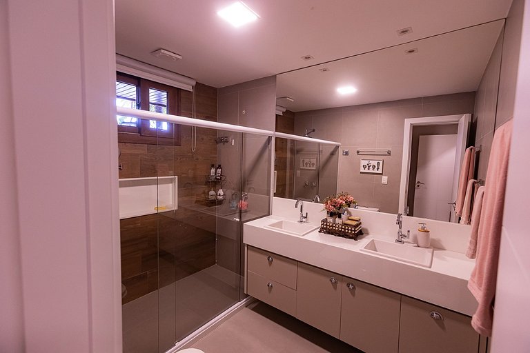 Casa em Guarajuba – Luxo e Praia em Condomínio Exclusivo