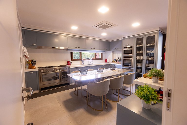Casa em Guarajuba – Luxo e Praia em Condomínio Exclusivo