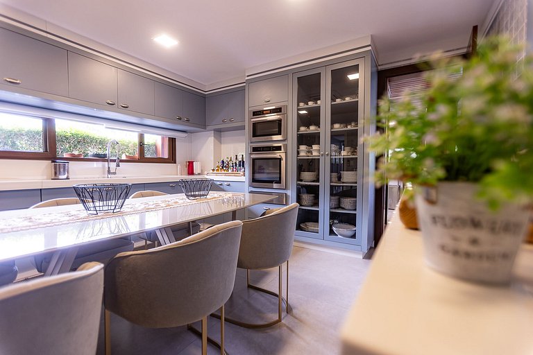Casa em Guarajuba – Luxo e Praia em Condomínio Exclusivo
