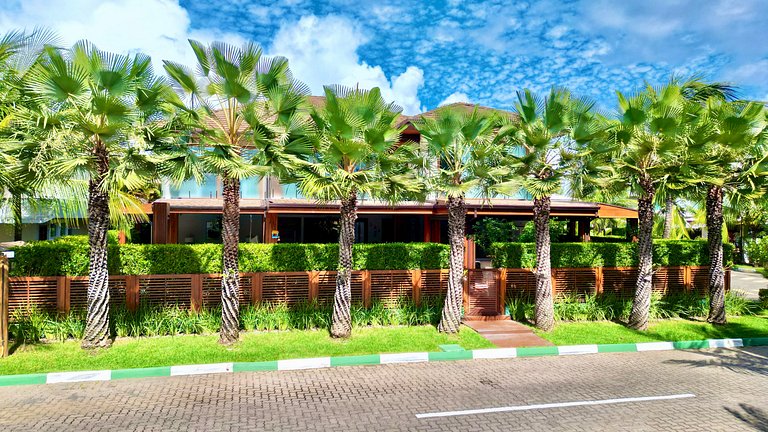 Casa em Guarajuba – Luxo e Praia em Condomínio Exclusivo