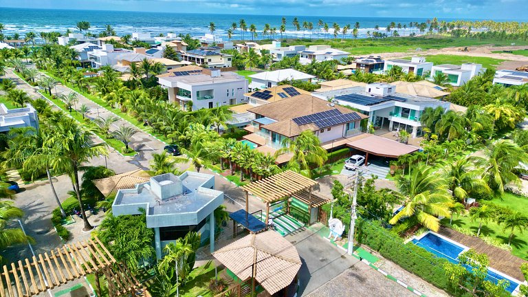 Casa em Guarajuba – Luxo e Praia em Condomínio Exclusivo