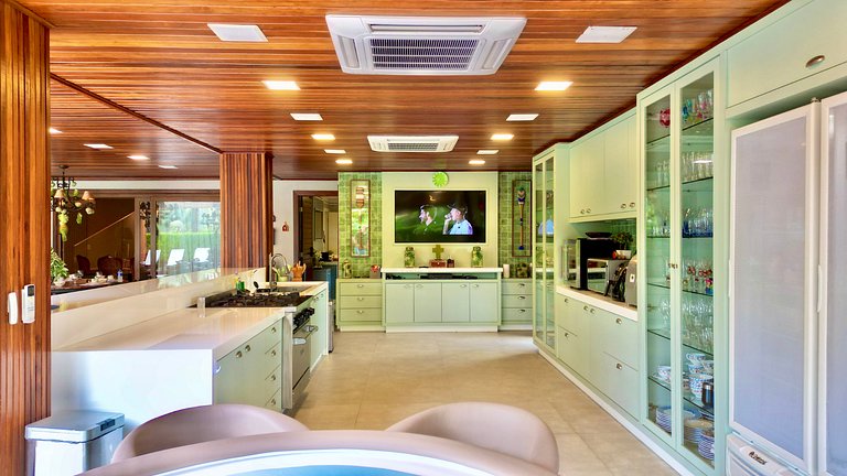 Casa em Guarajuba – Luxo e Praia em Condomínio Exclusivo