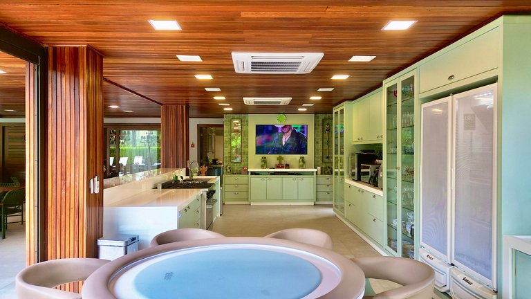 Casa em Guarajuba – Luxo e Praia em Condomínio Exclusivo