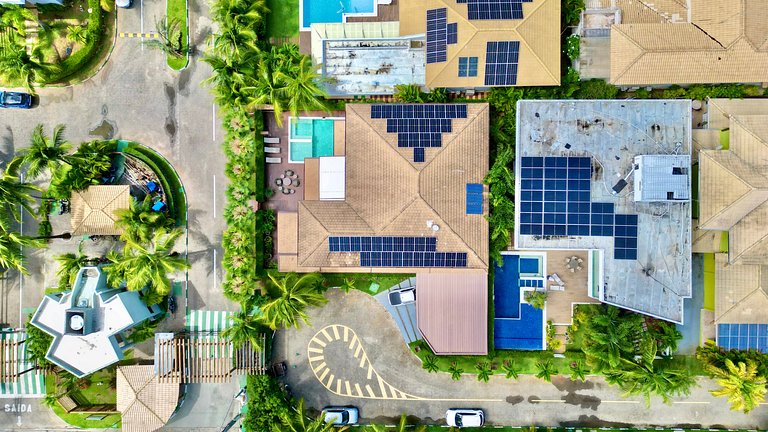 Casa em Guarajuba – Luxo e Praia em Condomínio Exclusivo