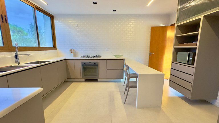 Casa no Praia Bella em Praia do Forte — 5 Suítes, Vista Mar!