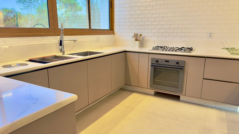 Casa no Praia Bella em Praia do Forte — 5 Suítes, Vista Mar!