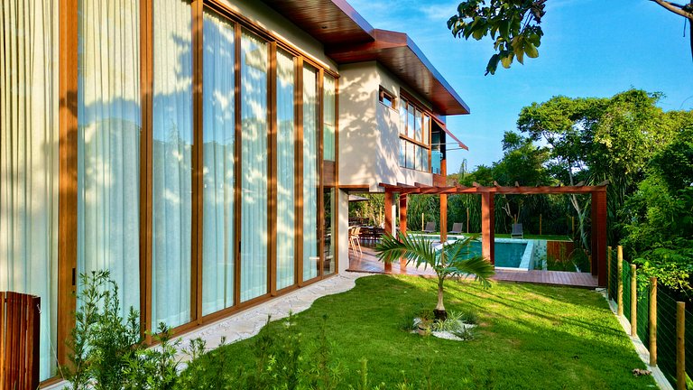 Casa no Praia Bella em Praia do Forte — 5 Suítes, Vista Mar!